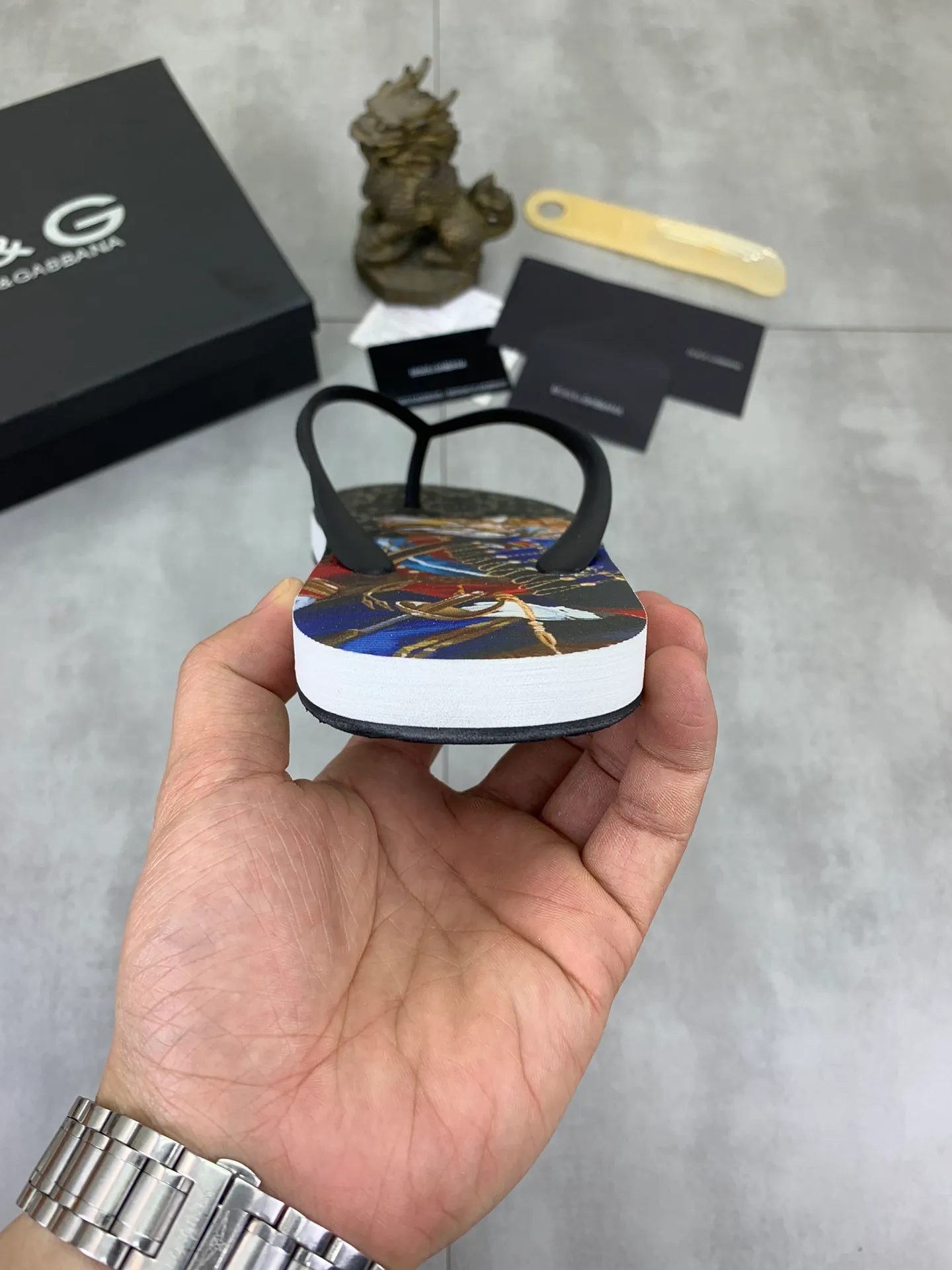 Men's Men's Shoes💰P220💰[New Style]🆘[DG]Official Website Couple🧑‍🤝‍🧑Hot-selling Dolce & Gabbana Men's Flip-Flops are on sale at the counter simultaneously! Original fabric imported from Italy. Original bottom provided by the original factory. Size: Adult 36-45. Children’s size: 30-37. Multiple colors available.